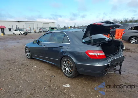 2010 Mercedes-Benz E 550 4Matic z USA, uszkodzony, nr VIN WDDHF9ABXAA166856